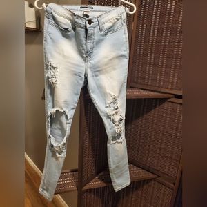 Super distressed jeans